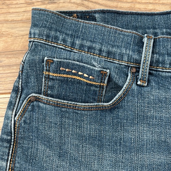 Levi’s Women’s Size 12 High Rise Bermuda Denim Shorts - Picture 3 of 11